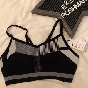 nike flyknit indy tech pack